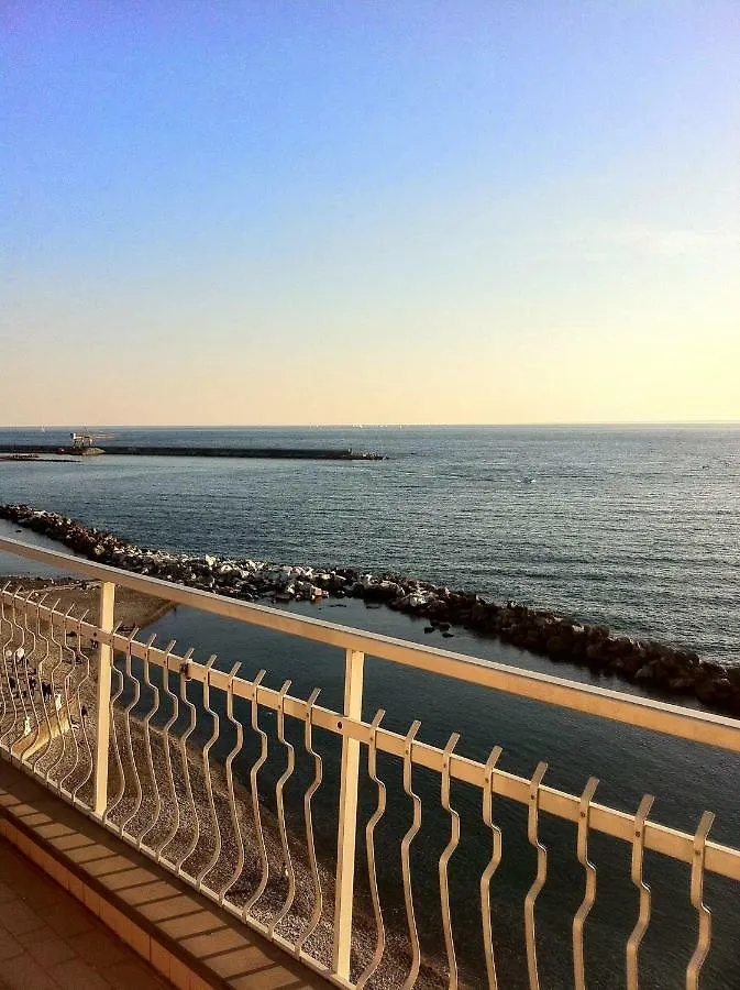 Sea Front Attic Apartment Chiavari