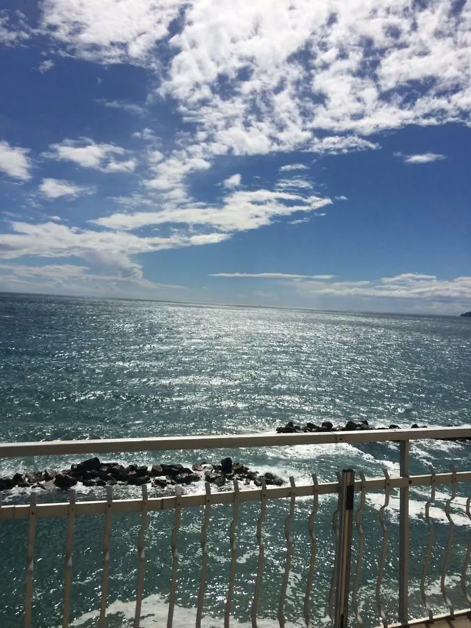 Sea Front Attic Apartment Chiavari